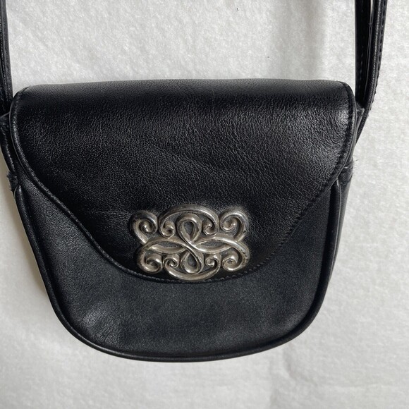 BRIGHTON ONE WORLD PURSE BLACK LEATHER  SCROLL SMALL CROSSBODY BAG SILVER SNAP - Picture 2 of 5